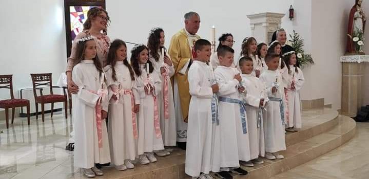 Roditelji prvopričesnika mogu preuzeti slike i DVD od svoje djece svakodnevno poslje sv.misa u župnom uredu.